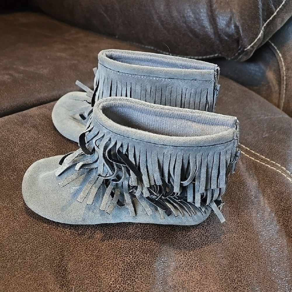 Kids Fringe Moccasin Boots - Gray